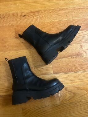 Dolce Vita Brody Chelsea Lug Boots (marked size 6.5 but run large)